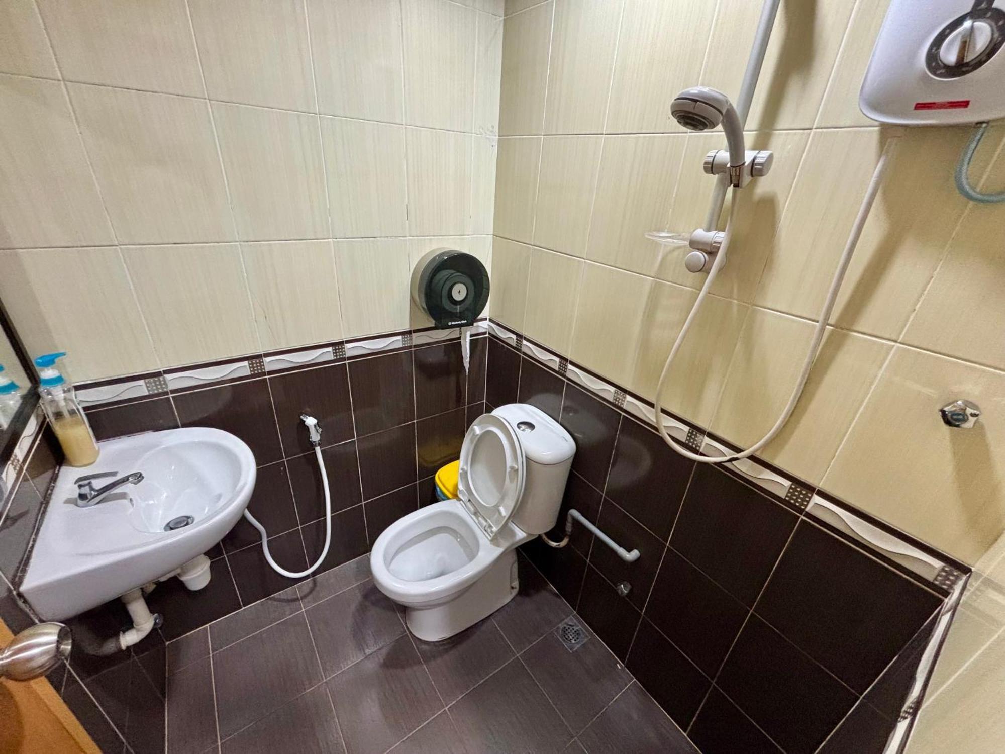 Meng Meng GuestHouse Kuantan Bagian luar foto